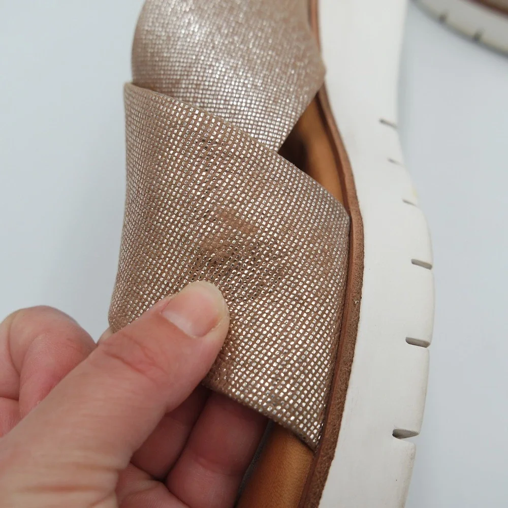 Corso Como Bilanka Womens Rose Gold Metallic Wedge Slide Sandals Size 10M